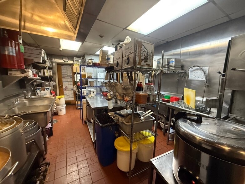 More Photos Of 243 Main St, Fort Lee Storefront For Lease