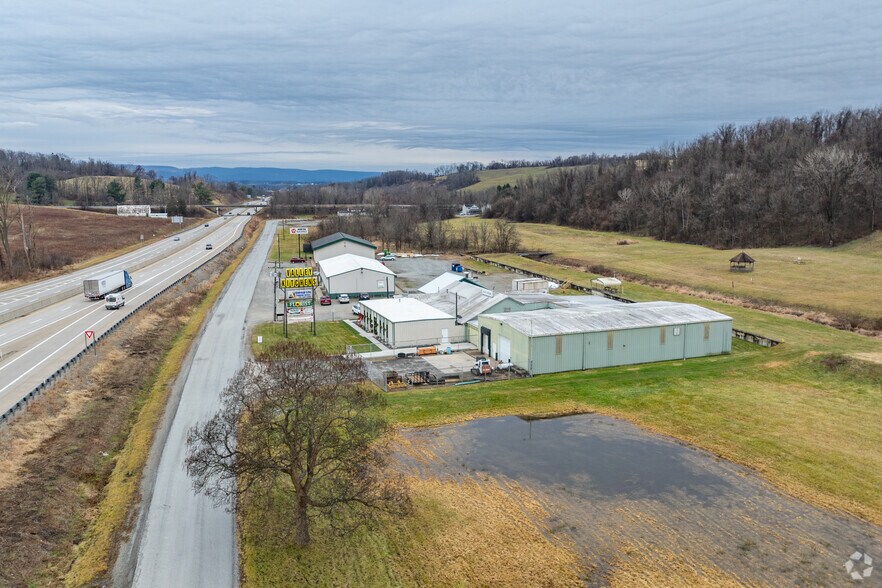 More Photos Of 555 Valley Kitchen Dr, Mount Pleasant Warehouse For Lease