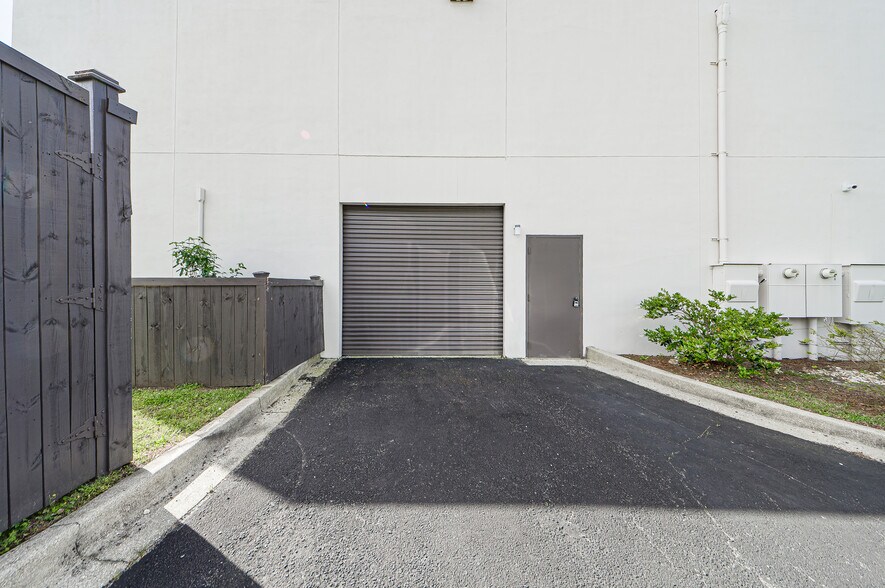 More Photos Of 2155 N Park Ln, Charleston Office For Lease