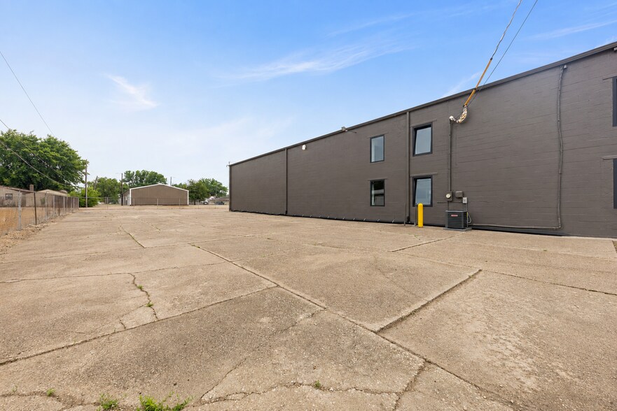 More Photos Of 103 Quarry Rd, Rochelle Warehouse For Sale