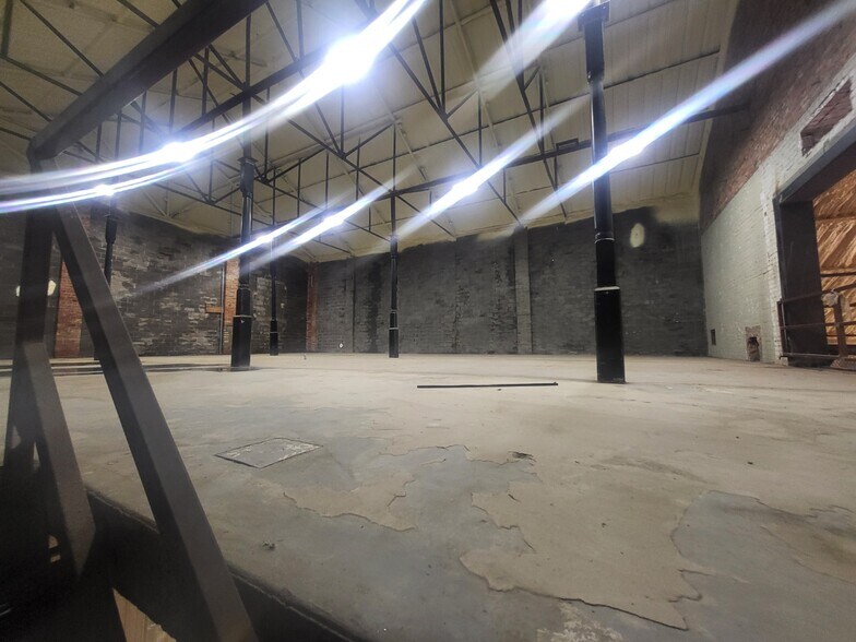 More Photos Of 202 E Charles Ave, Pauls Valley Warehouse For Lease