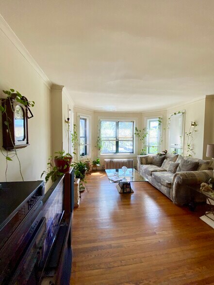 More Photos Of 8156 S Laflin St, Chicago Apartments For Sale