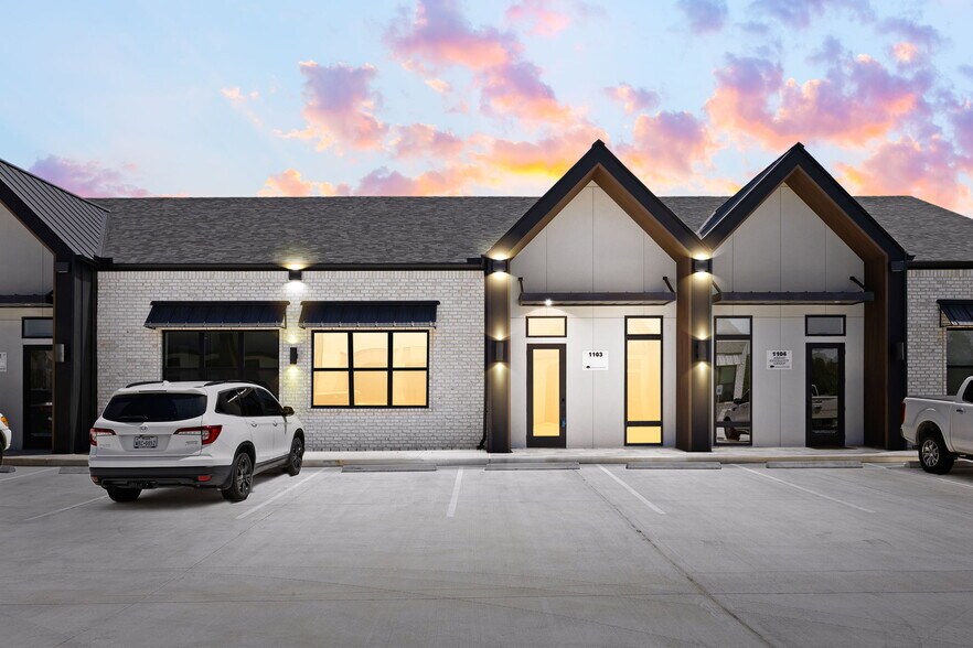 Primary Photo Of 1325 Main Street, Katy Medical For Sale