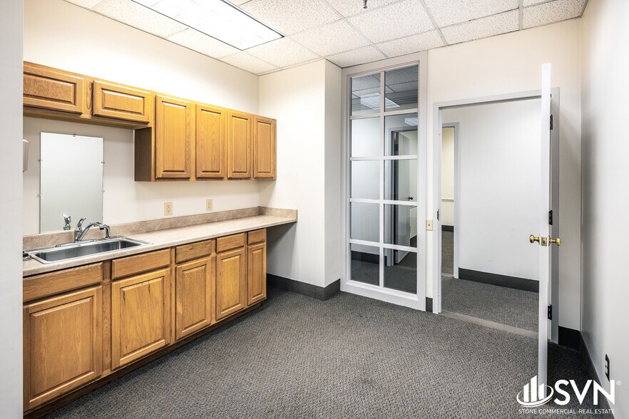 More Photos Of 155 E Main St, Lexington Office For Lease