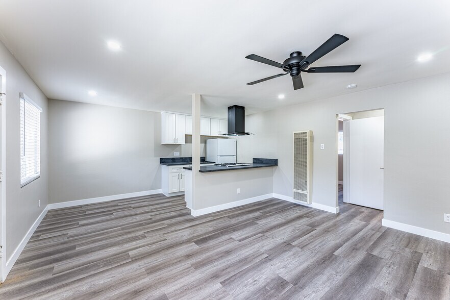 More Photos Of 2777 Nimitz Blvd, San Diego Apartments For Sale