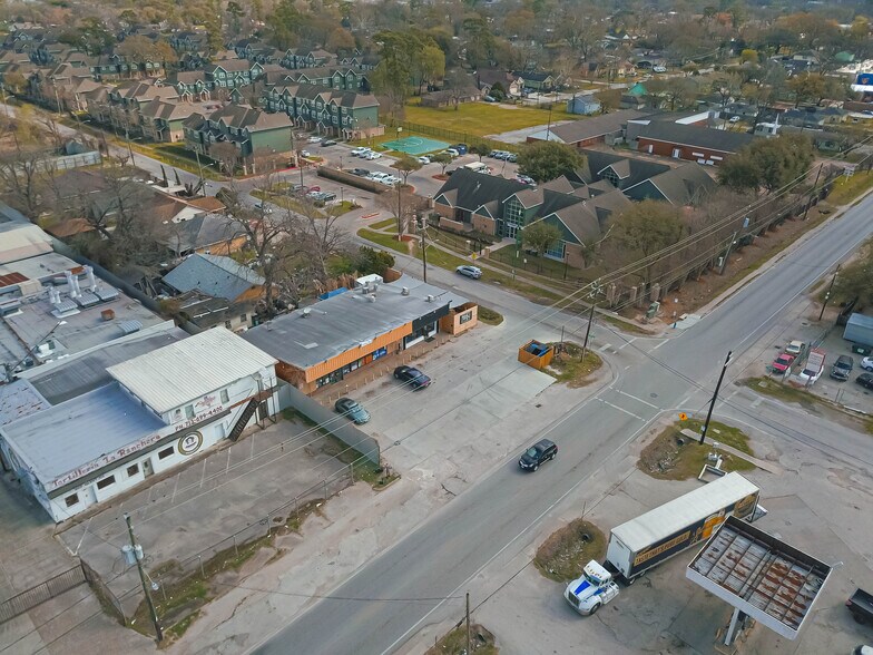 More Photos Of 515 Berry Rd, Houston Freestanding For Lease