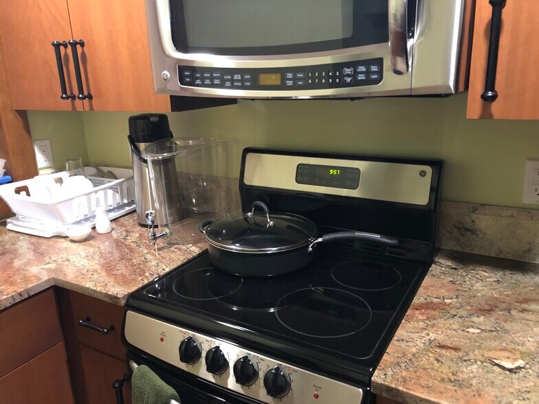 More Photos Of 81 S Main St, Seattle Storefront Retail Office For Lease