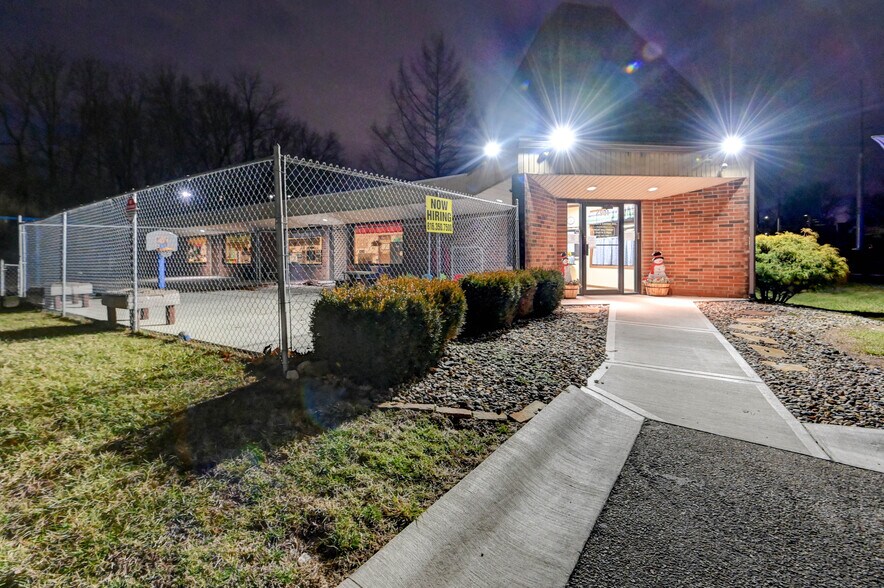 Primary Photo Of 2901 M 291 Frontage Rd, Independence Schools For Sale