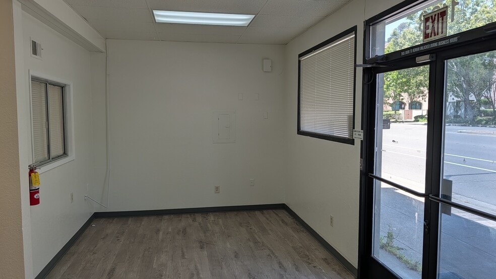 More Photos Of 1133 San Leandro Blvd, San Leandro General Retail For Lease