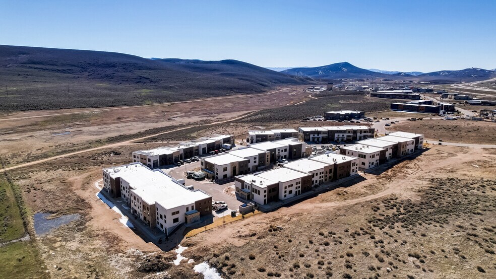 More Photos Of 4554 Forestdale Dr, Park City Showroom For Sale