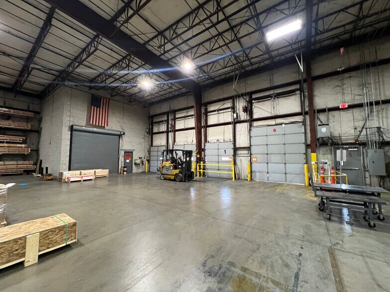 More Photos Of 4447 E Park 30 Dr, Columbia City Manufacturing For Lease