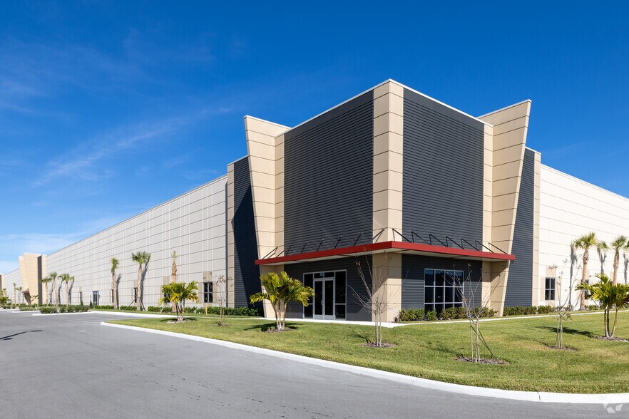 Primary Photo Of 4132 Rice Rd, Plant City Distribution For Lease