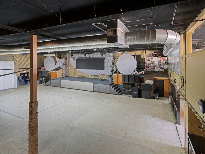 More Photos Of 1508 SE 25th St, Oklahoma City Bar For Sale