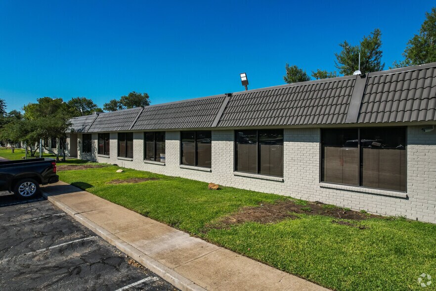 More Photos Of 14330 Midway Rd, Farmers Branch Unknown For Lease