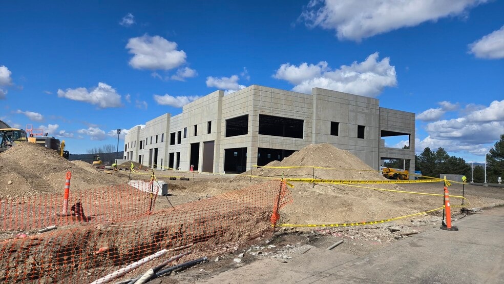 More Photos Of 22421 E Appleway Ave, Liberty Lake Showroom For Lease