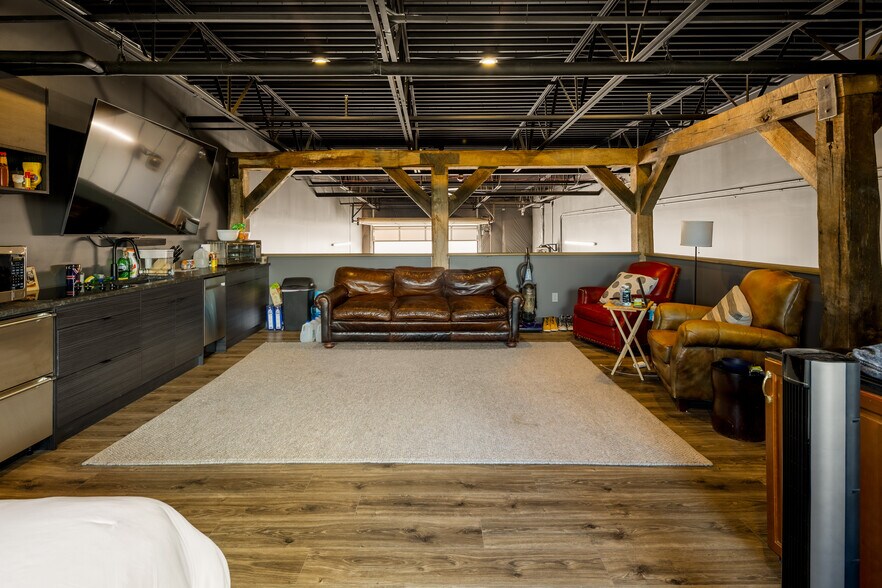 More Photos Of 4285 S Eldridge St, Morrison Flex For Sale