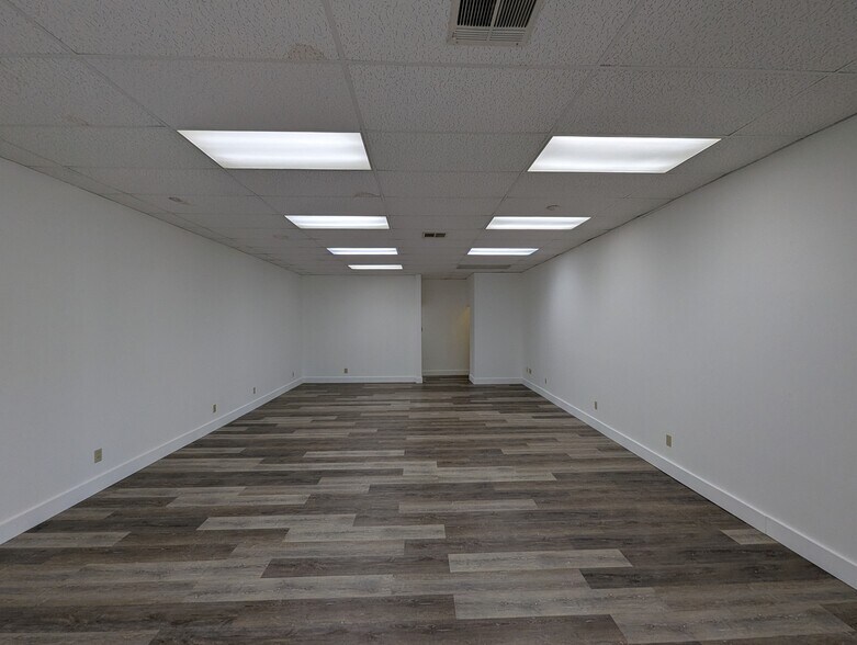 More Photos Of 7501 N University St, Peoria General Retail For Lease
