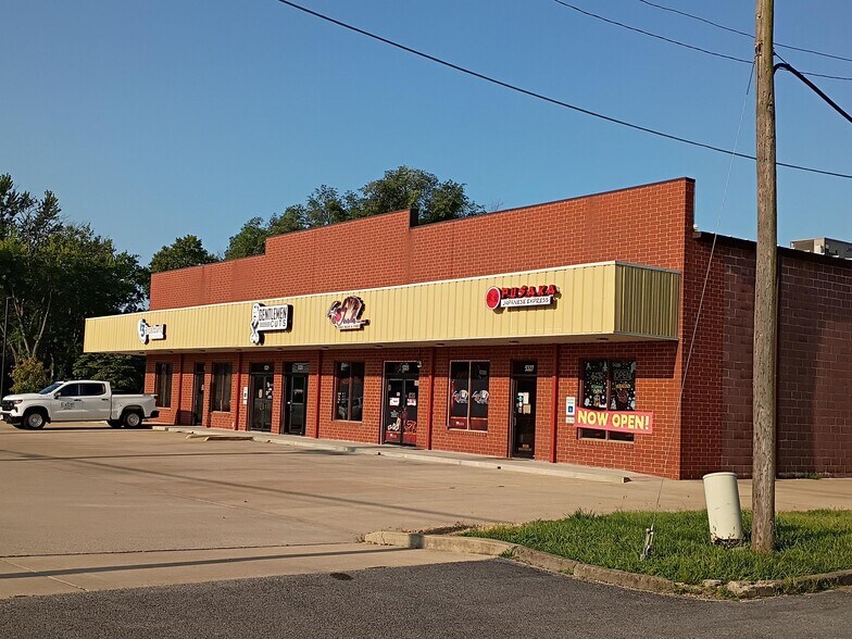 Primary Photo Of 5317-5327 N Illinois St, Fairview Heights General Retail For Lease