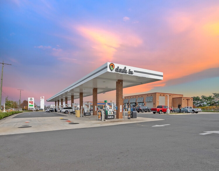 Primary Photo Of 154 N DuPont Hwy, New Castle Service Station For Sale