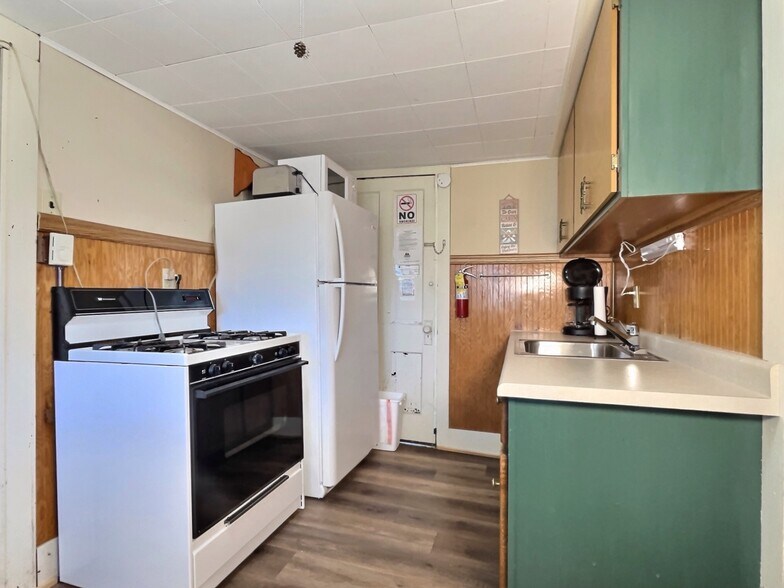 More Photos Of 8475 Hillcrest Ln, Saint Germain Hotel For Sale