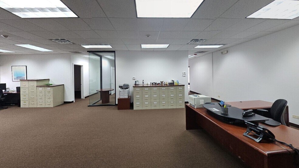 More Photos Of 666 Dundee Rd, Northbrook Office For Sale