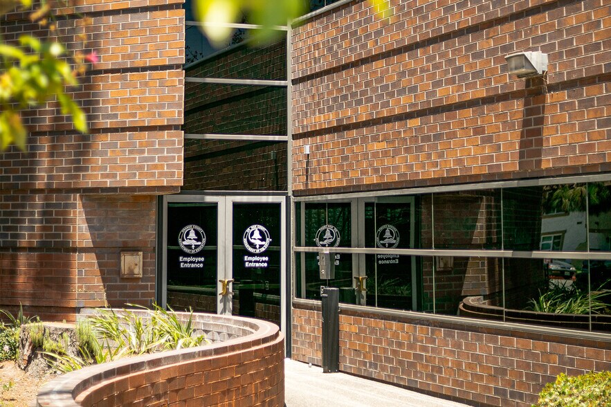 More Photos Of 601 S Lewis St, Orange Office For Sale
