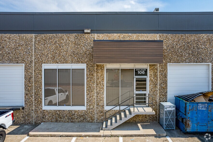 More Photos Of 3276-3284 Quebec St, Dallas Unknown For Lease