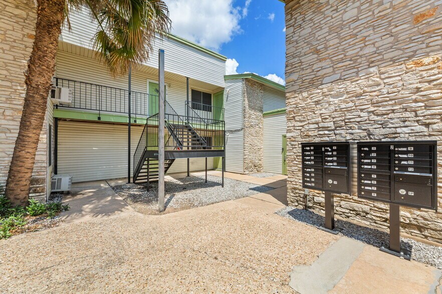 More Photos Of 4314 Gillis St, Austin Apartments For Sale