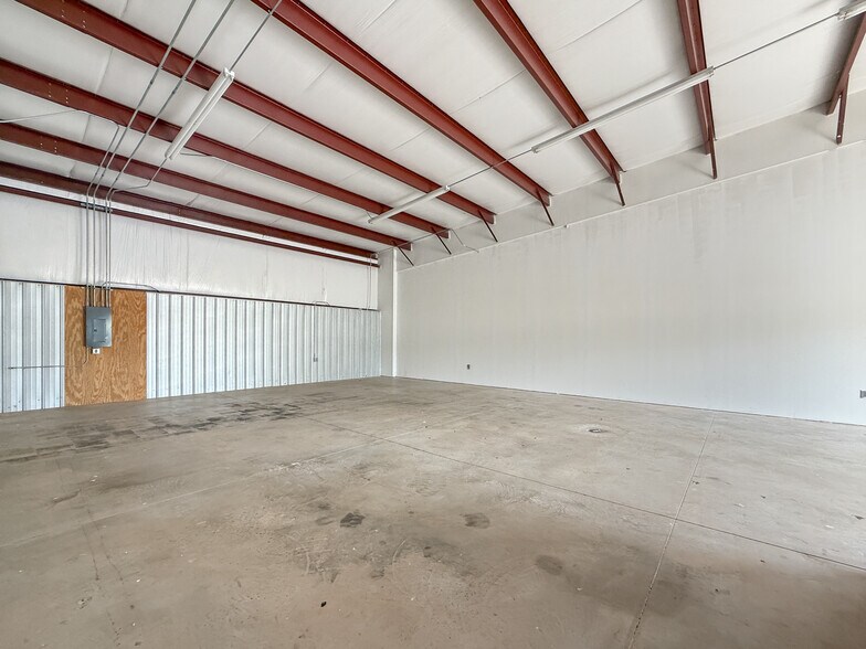 More Photos Of 700 61st St, Tuscaloosa Light Manufacturing For Lease