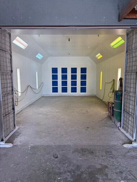 More Photos Of 2190 Corporation Blvd, Naples Service For Lease