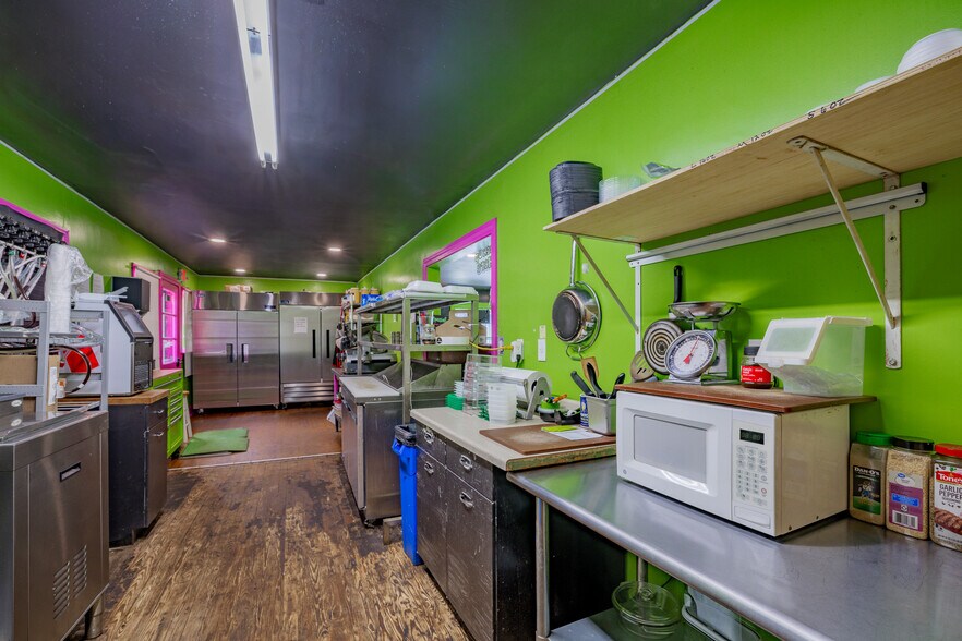More Photos Of 1840 Volunteer Pky, Bristol Storefront Retail Residential For Sale