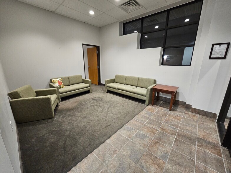 More Photos Of 7950-7994 N Lilley Rd, Canton Township Serviced Offices For Lease