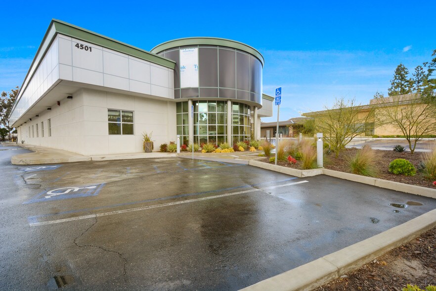 More Photos Of 4501 Birch St, Newport Beach Medical For Lease