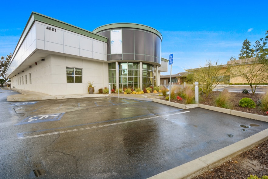 More Photos Of 4501 Birch St, Newport Beach Medical For Lease