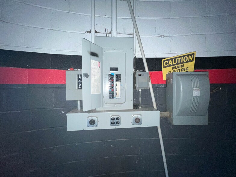 More Photos Of 28401 Salmon River Hwy, Grand Ronde Service For Lease