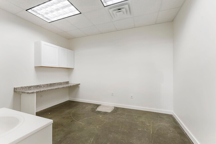 More Photos Of 26211 I-45, Spring Office For Lease