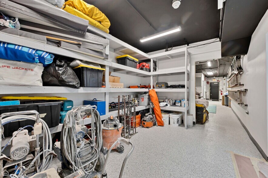 More Photos Of 837 Mannheim Rd, Bellwood Showroom For Sale