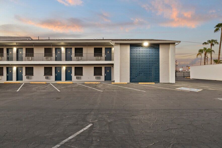 More Photos Of 4021 N 27th Ave, Phoenix Hotel For Sale