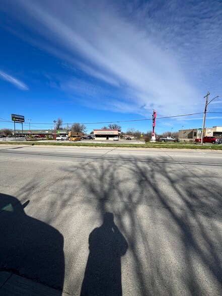 More Photos Of 3354 Mansfield Hwy, Forest Hill General Retail For Sale