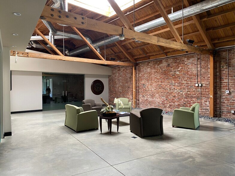 More Photos Of 1319-1321 W 11th St, Los Angeles Showroom For Lease