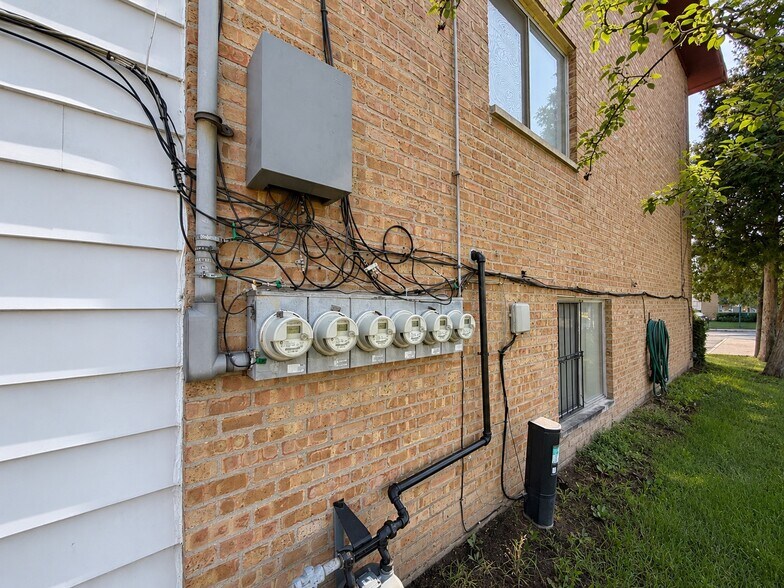 More Photos Of 8047 W Foster Ln, Niles Apartments For Sale