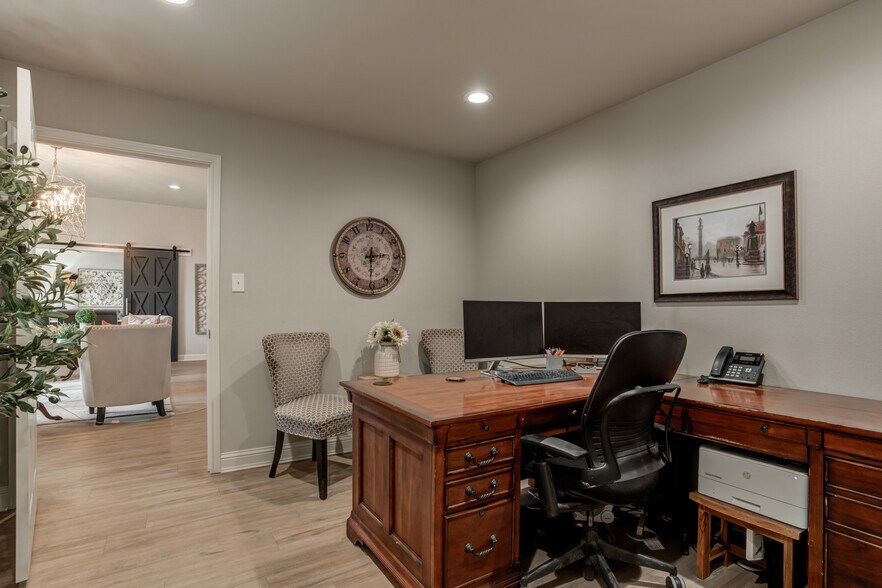 More Photos Of 604 E County Road 7200, Lubbock Office Residential For Sale