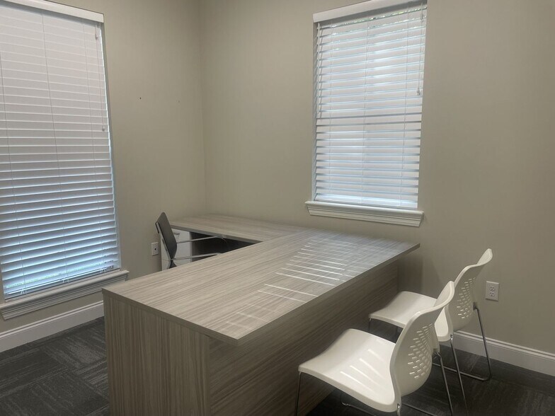 More Photos Of 1201 S Purpera Ave, Gonzales Office For Lease