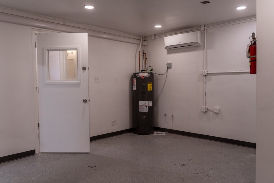 More Photos Of 4046 E Winslow Ave, Phoenix Warehouse For Lease