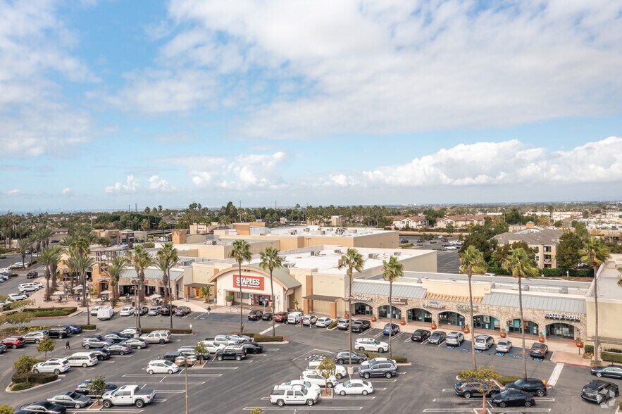 More Photos Of 7201 Yorktown Ave, Huntington Beach Unknown For Lease