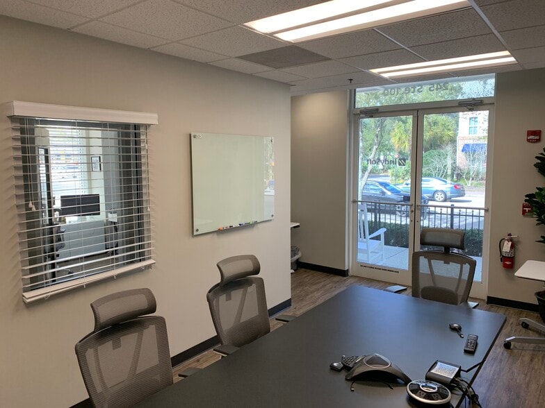 More Photos Of 245 Seven Farms Dr, Daniel Island Office For Lease