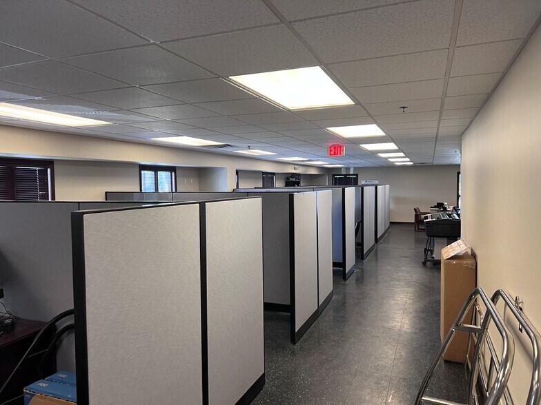 More Photos Of 3230 Magnum Dr, Elkhart Warehouse For Lease