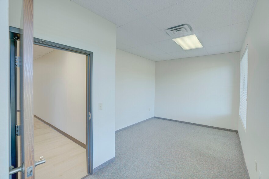 More Photos Of 2099 N Collins Blvd, Richardson Office For Lease