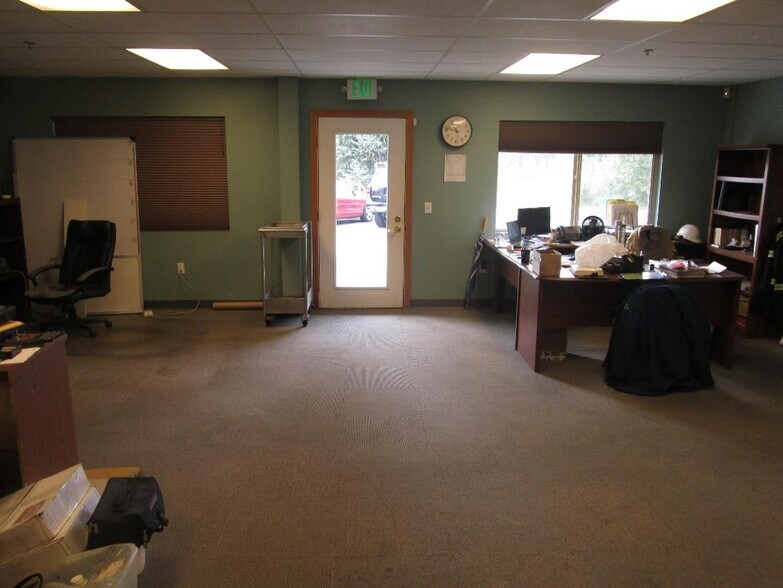 More Photos Of 2693 Delta Ring Rd, Ferndale Warehouse For Lease