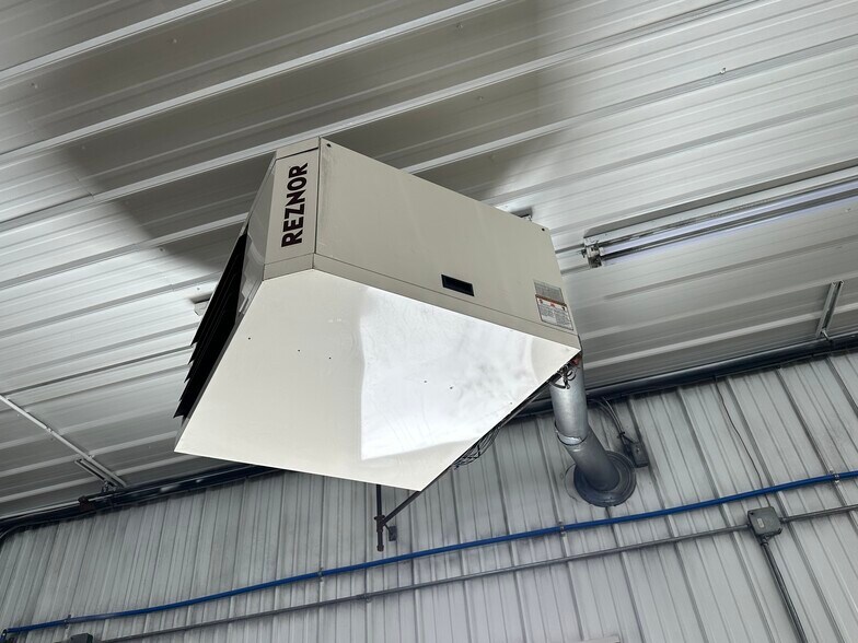 More Photos Of 124 Barlow St, Canastota Industrial For Lease